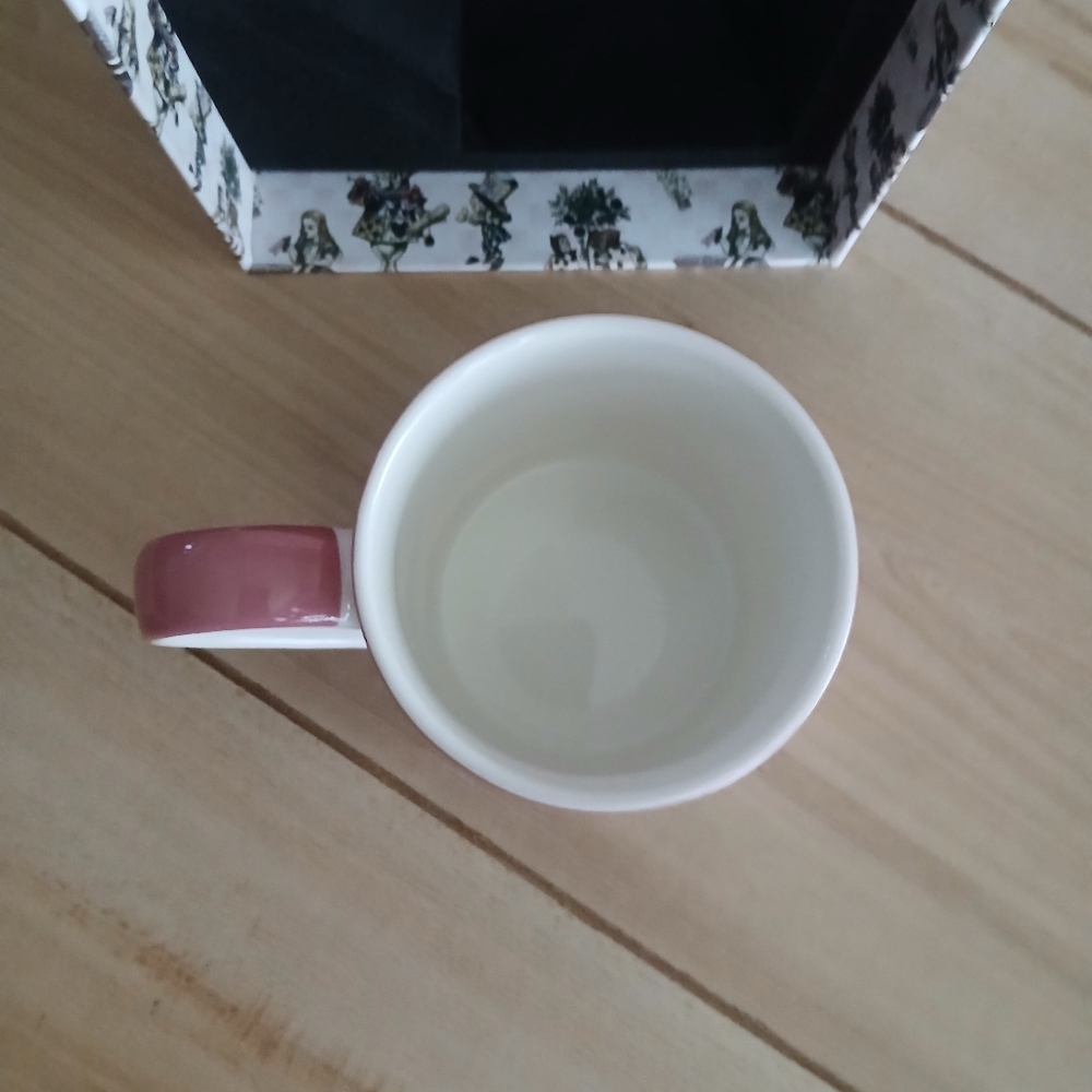 MacKenzie-Childs Brand New Mug "Alice In Wonderland" Duchess Mug - Picture 4 of 7